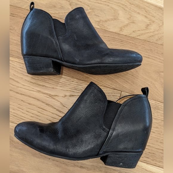 Naya Felix Black Leather Ankle Bootie Embossed Sz 6 - Picture 2 of 14